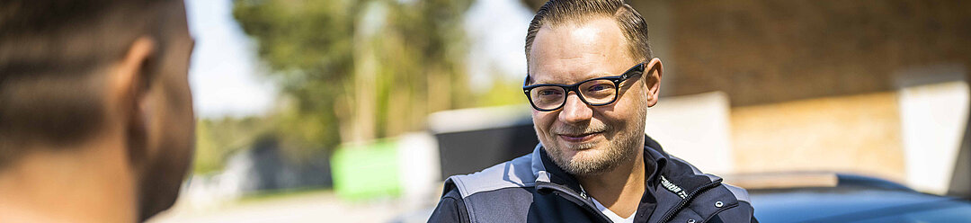 SSH begrüßt Kunden Handshake zwischen Gutachter und Kunde